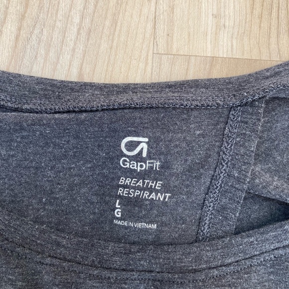 Gapfit Open Back Shirt - Picture 3 of 6